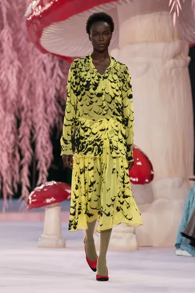 Look 12